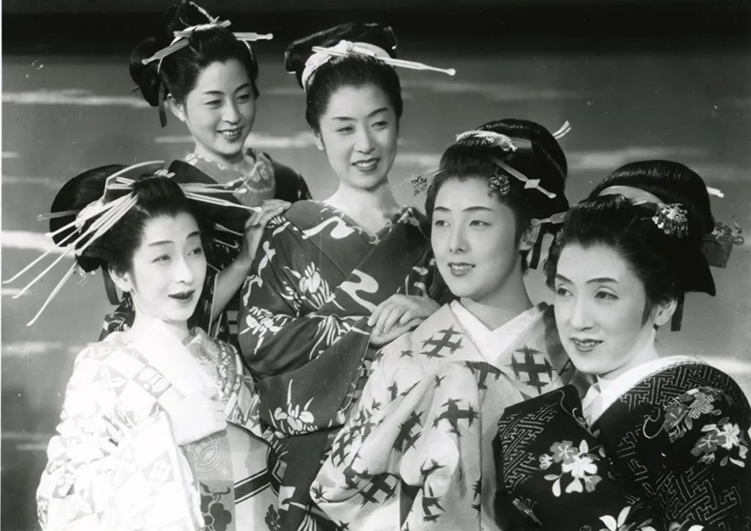 詹妮弗·科茨：《制造偶像：日本电影中的“重复”与女性形象（1945-1964）》（2016）